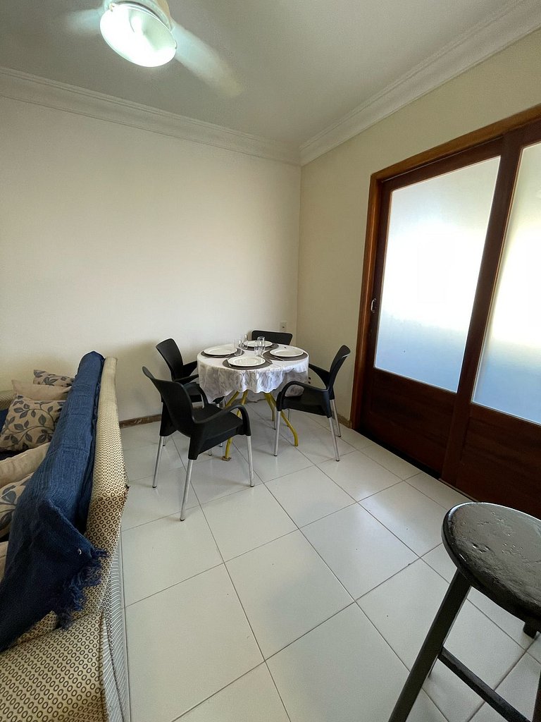 WB06 Rua das Pedras ! Apartamento c/ 02 quartos Confortável