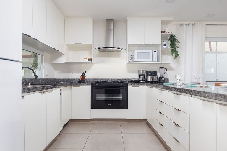 WB03 Refuge w/ 4 Suites and Pool - Your Exclusive Space