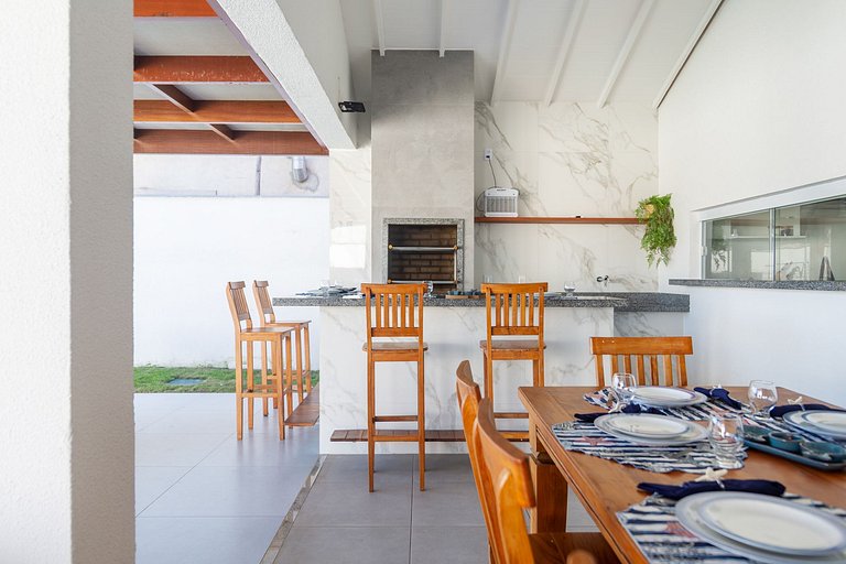 WB03 Linda casa con piscina área gourmet privativa!