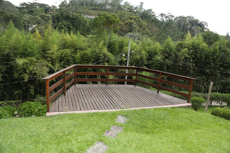 Refúgio em Friburgo | Deck e Churrasqueira