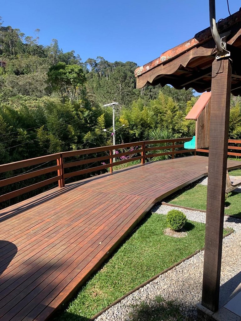 Refúgio em Friburgo | Deck e Churrasqueira