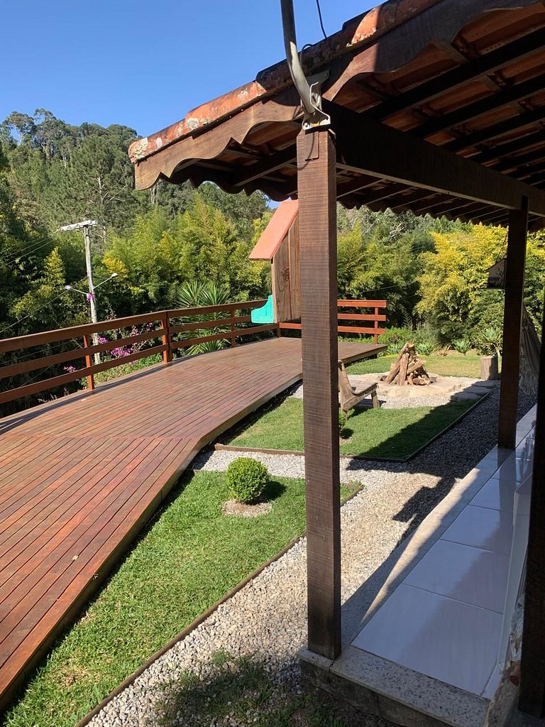 Refúgio em Friburgo | Deck e Churrasqueira