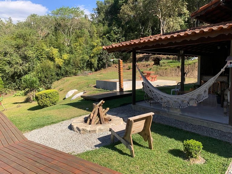 Refúgio em Friburgo | Deck e Churrasqueira