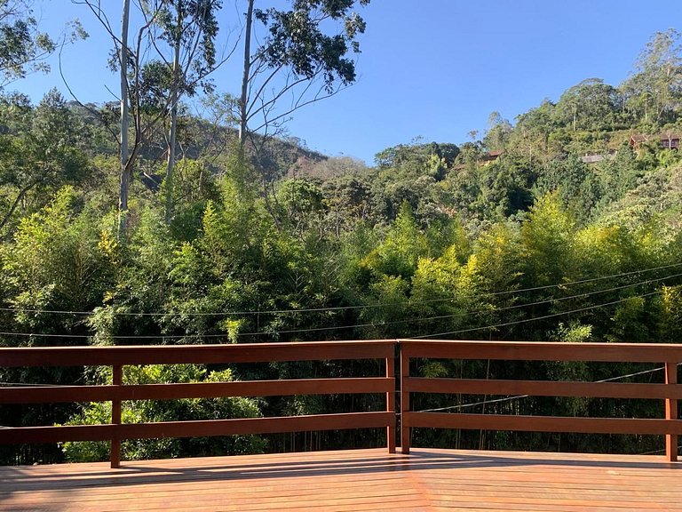 Refúgio em Friburgo | Deck e Churrasqueira