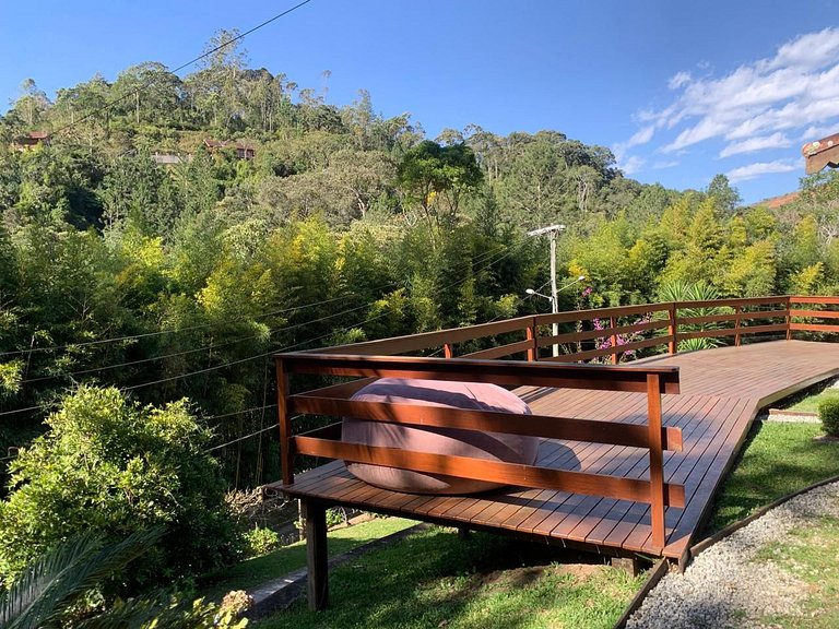 Refúgio em Friburgo | Deck e Churrasqueira