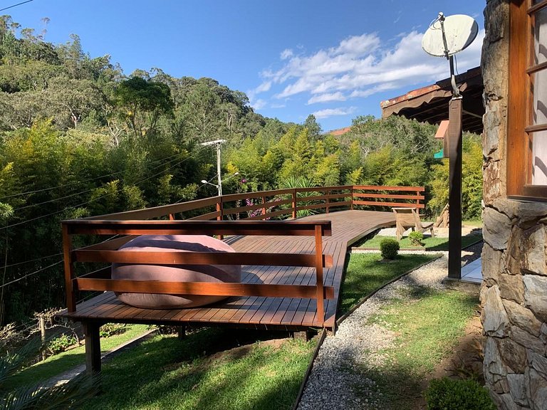 Refúgio em Friburgo | Deck e Churrasqueira